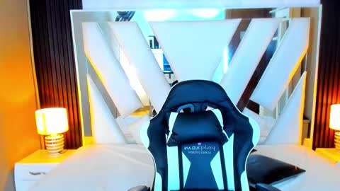 Snapshot of linda4petite chatting on October 2025 06:15:01 PM Linda online show from October 2025 06:15:01 PM