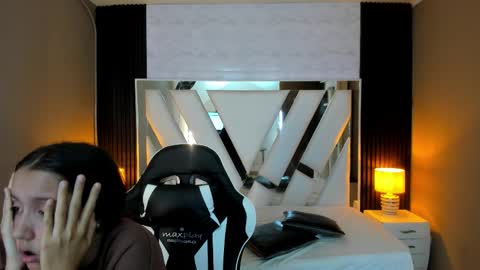 Snapshot of linda4petite chatting on October 2025 01:06:02 PM Linda online show from October 2025 01:06:02 PM