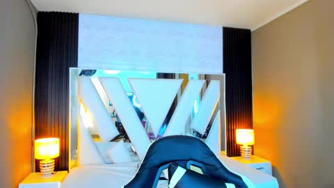 Snapshot of linda4petite chatting on November 2025 06:20:02 PM Linda online show from November 2025 06:20:02 PM