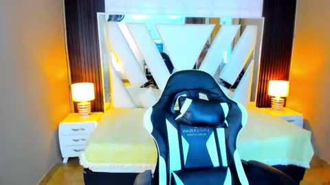 Snapshot of linda4petite chatting on November 2025 06:52:02 PM Linda online show from November 2025 06:52:02 PM