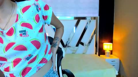 Snapshot of linda4petite chatting on November 2025 06:19:02 PM Linda online show from November 2025 06:19:02 PM