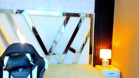 Snapshot of linda4petite chatting on November 2025 06:37:02 PM Linda online show from November 2025 06:37:02 PM