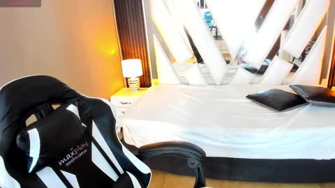 Snapshot of linda4petite chatting on November 2025 06:19:02 PM Linda online show from November 2025 06:19:02 PM