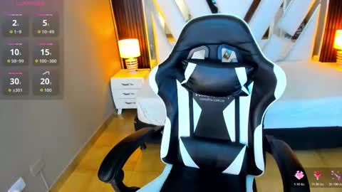 Snapshot of linda4petite chatting on November 2025 06:17:01 PM Linda online show from November 2025 06:17:01 PM