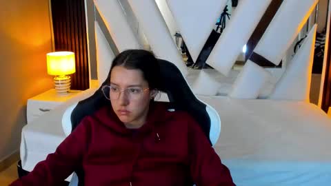 Snapshot of linda4petite chatting on November 2025 01:15:02 PM Linda online show from November 2025 01:15:02 PM