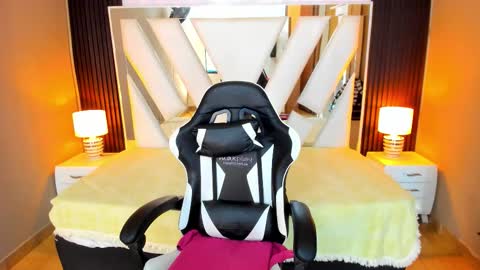 Snapshot of linda4petite chatting on December 2025 06:28:01 PM Linda online show from December 2025 06:28:01 PM