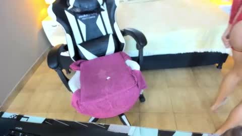  Linda  online show from December 2025 06:23:01 PM