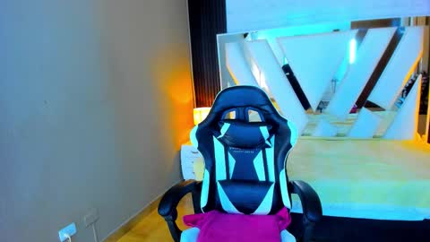  Linda  online show from January 2026 06:46:02 PM