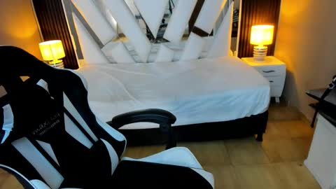  Linda  online show from February 2026 01:53:02 PM