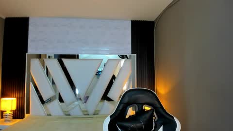  Linda  online show from March 2026 06:33:01 PM