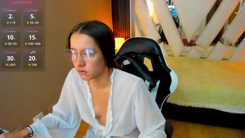 Snapshot of linda4petite chatting on June 2026 06:31:01 PM Linda online show from June 2026 06:31:01 PM