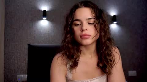 Snapshot of linda_clarsss chatting on November 2025 01:44:01 PM Linda online show from November 2025 01:44:01 PM