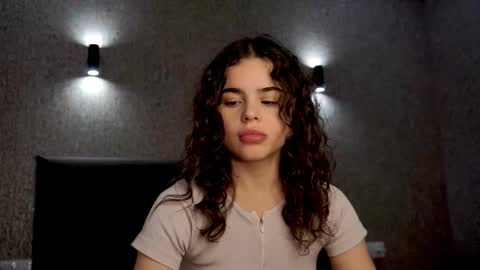 Snapshot of linda_clarsss chatting on November 2025 01:54:01 PM Linda online show from November 2025 01:54:01 PM