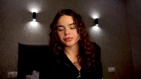 Snapshot of linda_clarsss chatting on November 2025 01:45:02 PM Linda online show from November 2025 01:45:02 PM