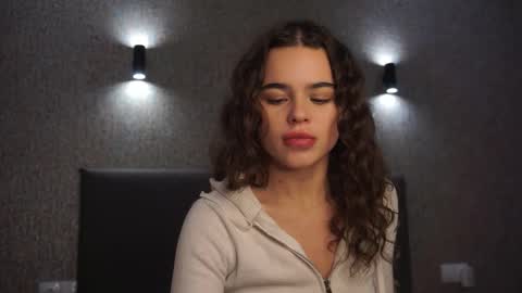 Snapshot of linda_clarsss chatting on December 2025 01:49:02 PM Linda online show from December 2025 01:49:02 PM