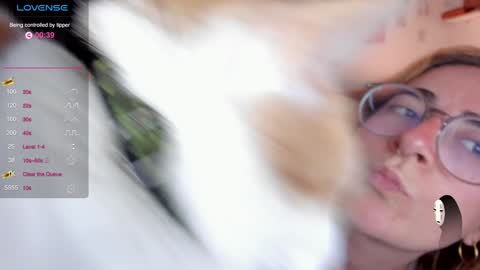 Snapshot of linda_giggle chatting on January 2025 12:15:02 AM Giggles online show from January 2025 12:15:02 AM