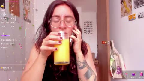 Snapshot of linda_giggle chatting on October 2025 02:06:02 PM Giggles online show from October 2025 02:06:02 PM