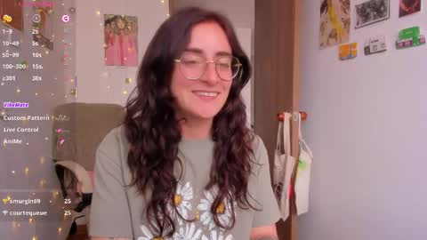 Snapshot of linda_giggle chatting on October 2025 08:43:02 PM Giggles online show from October 2025 08:43:02 PM