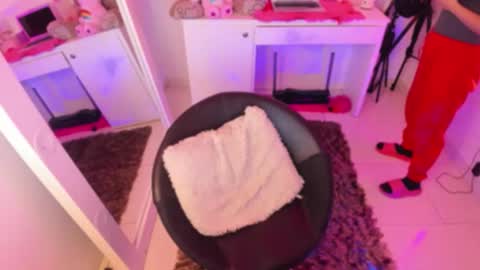 Lindaa maria  online show from October 2025 06:10:01 AM