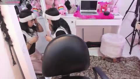 Lindaa maria  online show from November 2025 06:30:01 AM