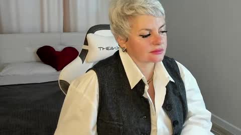 Linda Zefir online show from April 2026 01:21:01 AM