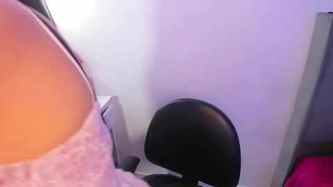 Snapshot of lindaa_miller chatting on November 2025 09:08:01 PM linda miller online show from November 2025 09:08:01 PM