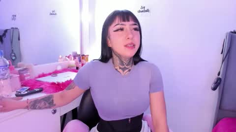 Snapshot of lindaa_miller chatting on December 2025 02:10:02 AM linda miller online show from December 2025 02:10:02 AM