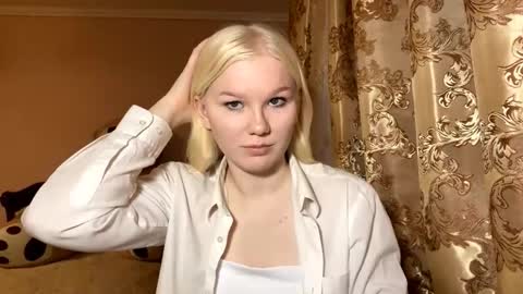 Snapshot of lindabreines chatting on November 2025 12:27:01 PM Luna online show from November 2025 12:27:01 PM