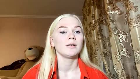 Snapshot of lindabreines chatting on November 2025 12:05:02 PM Luna online show from November 2025 12:05:02 PM