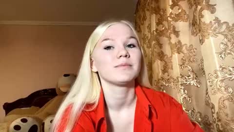 Snapshot of lindabreines chatting on November 2025 09:34:01 AM Luna online show from November 2025 09:34:01 AM