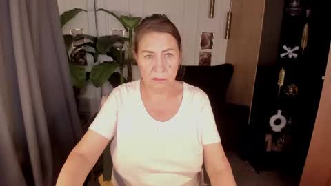 Snapshot of lindahottie chatting on July 2026 03:32:01 PM Linda online show from July 2026 03:32:01 PM