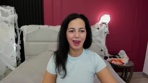 Snapshot of lindainsatiable chatting on October 2025 02:00:01 AM Linda online show from October 2025 02:00:01 AM