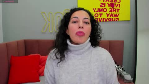 Snapshot of lindainsatiable chatting on November 2025 01:38:02 AM Linda online show from November 2025 01:38:02 AM