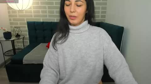 Snapshot of lindainsatiable chatting on November 2025 01:38:01 AM Linda online show from November 2025 01:38:01 AM