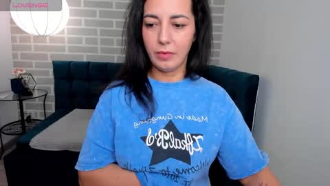 Snapshot of lindainsatiable chatting on November 2025 01:48:02 AM Linda online show from November 2025 01:48:02 AM