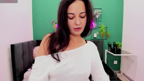 Snapshot of lindainsatiable chatting on November 2025 01:41:02 AM Linda online show from November 2025 01:41:02 AM