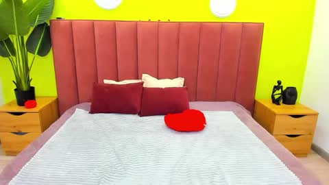 Snapshot of lindainsatiable chatting on December 2025 01:36:01 AM Linda online show from December 2025 01:36:01 AM