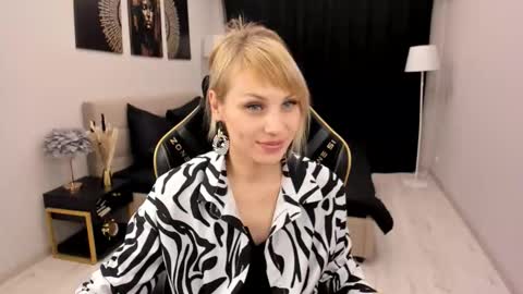 Snapshot of lindasandy chatting on November 2025 10:49:01 AM lindasandy online show from November 2025 10:49:01 AM