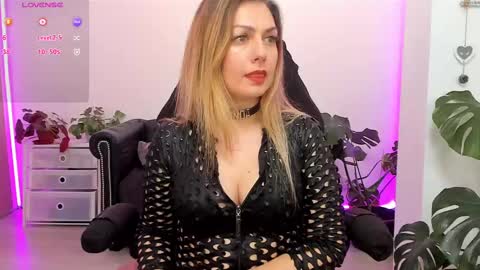 Snapshot of lindawhite_ chatting on February 2025 04:13:02 PM Linda -- online show from February 2025 04:13:02 PM