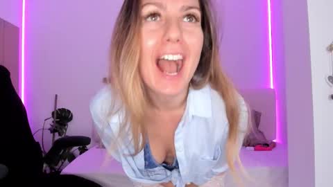 Linda  --  online show from November 2025 04:47:01 PM