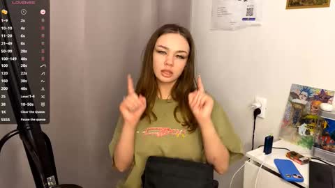 Snapshot of lindseytammo chatting on November 2025 07:47:01 PM Kate online show from November 2025 07:47:01 PM