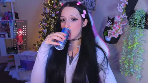 Lina online show from December 2024 12:25:02 PM