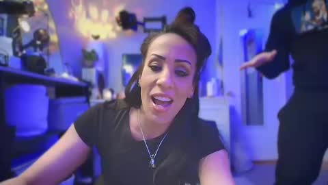 linuxgirlsudosu online show from February 2025 05:10:01 AM