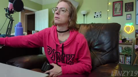 Snapshot of linzy19 chatting on January 2025 08:42:01 PM Linzy19 online show from January 2025 08:42:01 PM