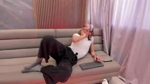 Lior evan online show from November 2025 11:42:02 AM