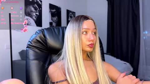 Lisa online show from November 2025 02:06:01 PM