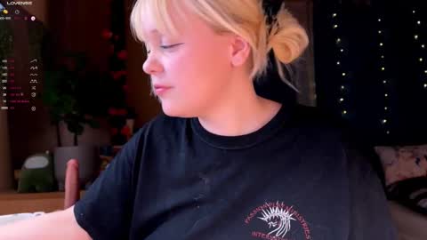 Snapshot of lisalaas chatting on December 2025 02:55:01 PM -Lisa- Help me to reach 100 thumbs up3 online show from December 2025 02:55:01 PM