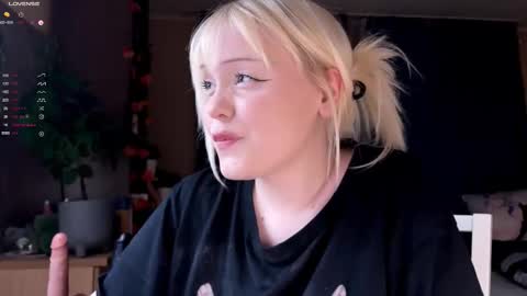 Snapshot of lisalaas chatting on December 2025 08:14:01 PM -Lisa- Help me to reach 100 thumbs up3 online show from December 2025 08:14:01 PM