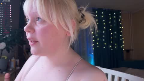 -Lisa- Help me to reach 100 thumbs up3 online show from April 2026 08:28:02 PM