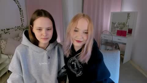 Lisa blonde  Alisa brunette online show from April 2026 06:56:01 PM